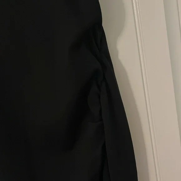 NWT black fitted dress sleeveless cinching on the side - Picture 6 of 8